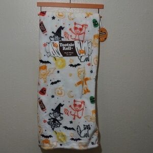 HALLOWEEN Tootsie Roll Plush Throw Kids in Halloween costumes 50x60in